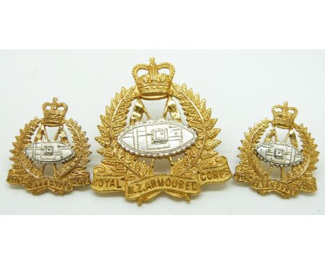 New Zealand Army Royal NZ Armoured Corps Officer's gilt cap and collar badges, marked Gaunt to reverse