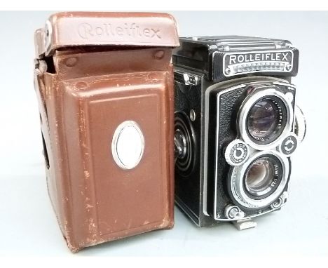 Rolleiflex 3.5 E TLR camera, serial number 1744405, with Carl Zeiss Planar 1:3.5 f=75mm lens number 175690\1, in original lea