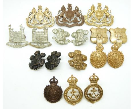 Seventeen British Army Yeomanry, Loyal Suffolk Hussars, Cheshire Yeomanry, Linconshire Yeomanry etc metal collar badges in se