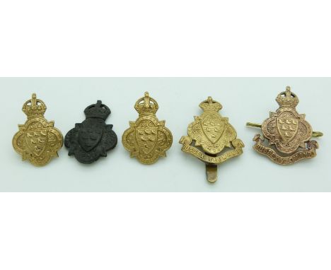 Five British Army Sussex Yeomanry metal badges including an officer's example
