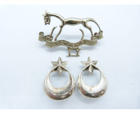 British Army Berkshire Yeomanry cap and collar badges