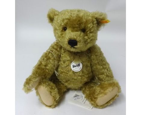 Steiff classic bear with gruff box, code 000737.