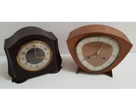 SMITHS WALNUT CASED SHAPED MANTLE CLOCKthe irregular shaped dial with baton markers and an eight day movement, 18.5cm high, t