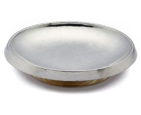 Gr. runde Schale, Art Deco, Hanau um 1930.800er Silber. Gemarkt "H. Schmid, Hanau" m. Meistermarke. Flach gemuldete Schale m.