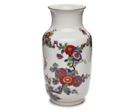 Vase "Päonienzweige und Kraniche",Meissen 1954. Leicht bauchiger Korpus m. gerundeter Schulter, in gekehlten, kurzen Hals übe