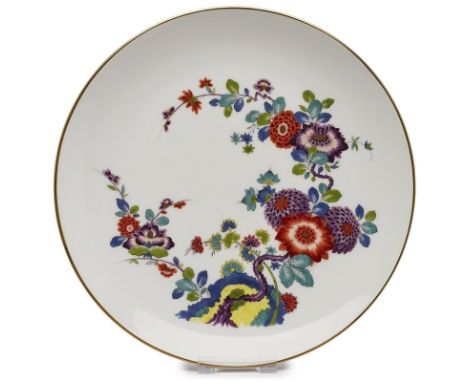 Wandteller "Päonienzweige",Meissen um 1940. Flacher, rd. Teller m. farbigem Dekor im Kakiemon-Stil m. feinen Gold-Höhungen. G