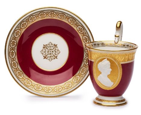 Tasse mit UT "Auguste Viktoria",KPM Berlin um 1916. Hohe, glockenförm. Tasse m. gewölbter Lippe u. dort endendem, hoch aufges