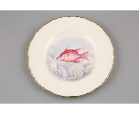 Royal Worcester plate, decorated with hand painted red snapper, signed Holloway, date coded 1957. 23cm diameter 