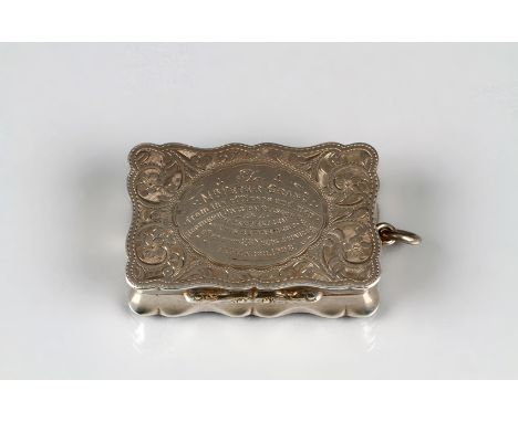 Gents Edwardian silver snuff box, decorated with engraved and chased flowers and scrolls, with a presentation inscription 'No