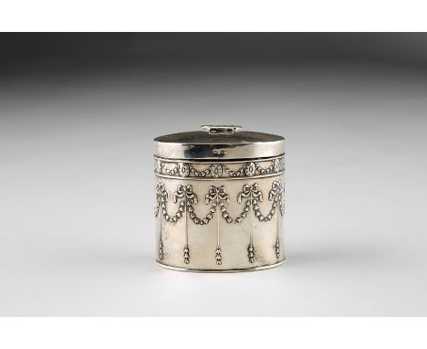 Edwardian small silver tea caddy, oval form, hinged cover. 2ozs. 6.5cm high 