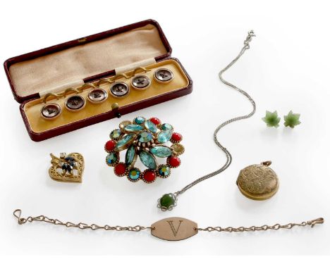 A Small Quantity of Jewellery, comprising of a mother-of-pearl button suite, a silver medallion, a locket, a white zircon pen