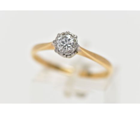 A YELLOW METAL DIAMOND SINGLE STONE RING, the brilliant cut diamond, to the tapered shoulders and plain band,  diamond estima