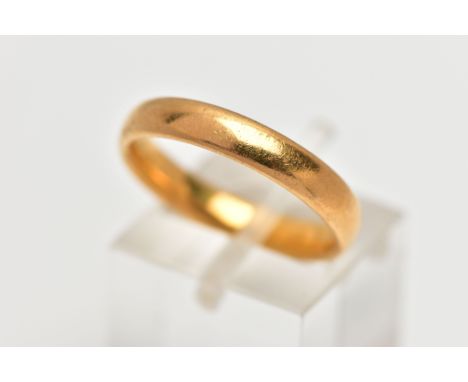 AN EARLY 20TH CENTURY 22CT GOLD BAND RING, designed as a plain polished band, hallmarked Birmingham 1924, ring size N 1/2, wi