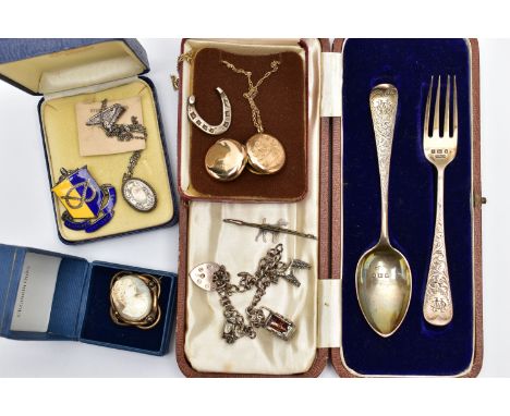 A SILVER CHRISTENING SET AND JEWELLERY, to include a cased two piece silver christening set, comprising of a Hanoverian patte