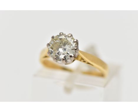 AN 18CT GOLD DIAMOND SINGLE STONE RING, the brilliant cut diamond within a claw setting, to the tapered shoulders and plain b