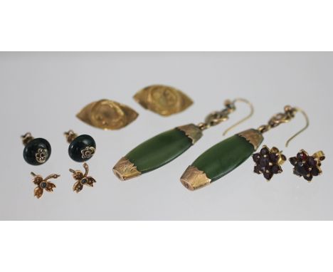 A collection of assorted gold earrings, to include; a pair of jade set drop earrings, a pair of bloodstone stud earrings set 