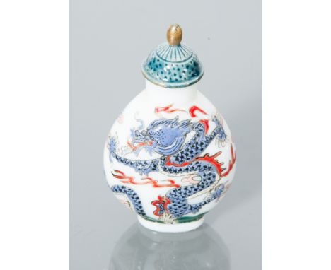 CHINESE ENAMEL SNUFF BOTTLE 
with dragon decoration, 8cm high