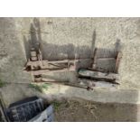 2x Workshop Vice's