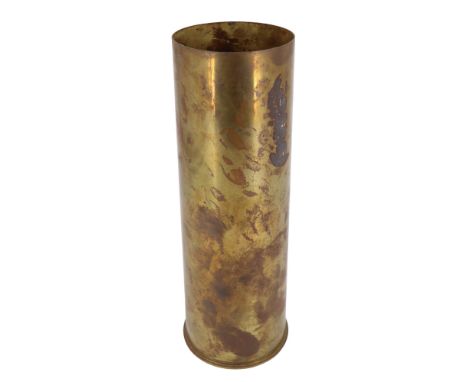 A British Army Ordnance QF 25-pounder shell case, 10.5 x 29.5 cm