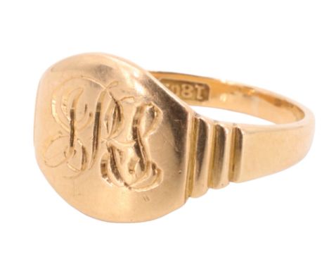An 18 ct yellow metal signet ring, the matrix engraved with initials JRS , size L, 4.1 g