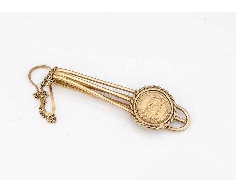 A Venezuelan gold coin mounted as a tie slide in 18ct gold, with safety button chain, 5.5cm x 1.7cm, 11.2g