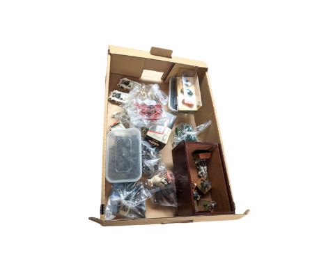 Collection of plastic toy soldiers, knights etc, including Crescent Toys and Lone Star examples, together with plastic farm a