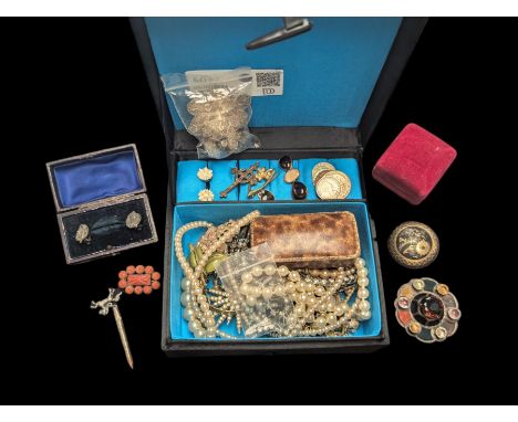 Collection of silver and costume jewellery, including cross pendant, filigree flower brooch, clip on earrings, etc 