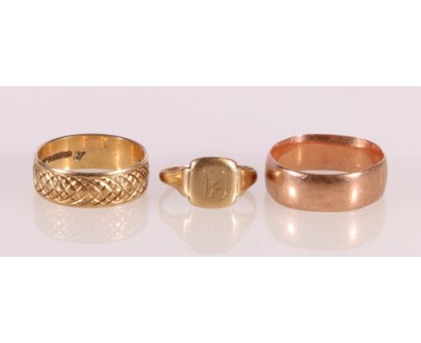 9ct rose gold wedding band, size S, 4.8g, 9ct yellow gold wedding band, size R, 3.4g and 9ct yellow gold signet ring, size K,