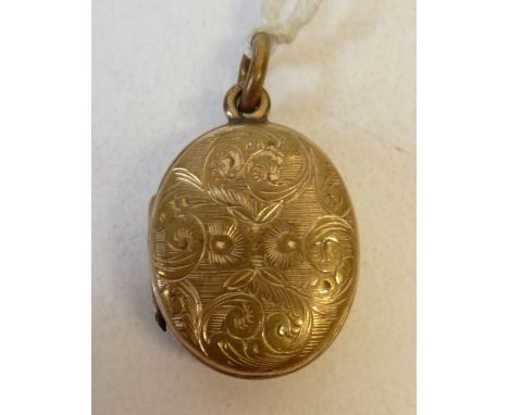 EDWARDIAN ENGRAVED ROLLED GOLD SMALL OVAL LOCKET PENDANT, the glazed interior with a photographic portrait Katherine (the inv