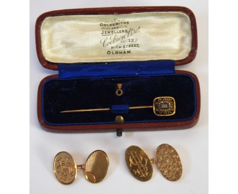 VICTORIAN GENTLEMAN'S IN MEMORIUM GOLD AND BLACK ENAMEL TIE PIN, oblong top with facet cut oblong tiny glass panel, in plush 