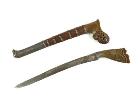 A good quality Sumatran Sewar dagger, 19th century with an 18cm long slightly curved damascened blade, a carved horn hilt and