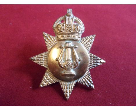 Army Bandsman WWI Cap Badge (Gilding-metal), two lugs. 
