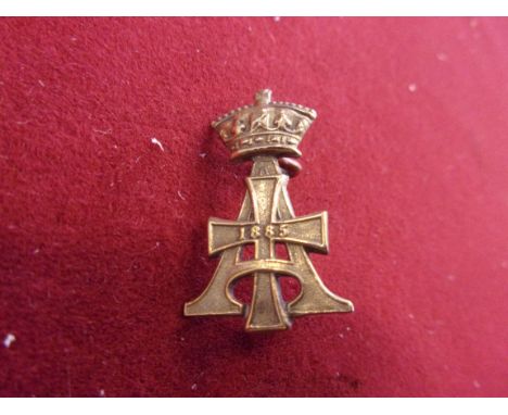 19th (Queen Alexandra's Own Royal Hussars) Economy Cap Badge issued between 1909-1922 (Brass), two lugs, third type. K&amp;K: