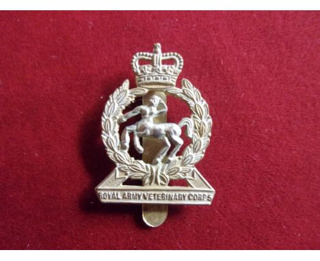 Royal Army Veterinary Corps EIIR Beret Badge (Bi-metal), slider, pattern sealed 18th March 1955. K&amp;K: 2139