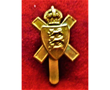 11th (Royal Militia Island of Jersey) Battalion, Hampshire Regiment WWII Cap Badge (Gilding-metal), two lugs. K&amp;K: 2021-1