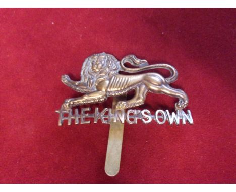 The King's Own (Royal Lancaster Regiment) WWI Forage Cap Badge (Gilding-metal), slider. K&amp;K: 592