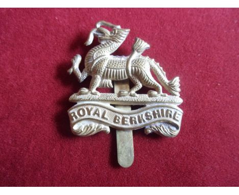 Princess Charlotte of Wales's (Royal Berkshire Regiment) WWI Cap Badge (Gilding-metal), slider. K&amp;K: 667