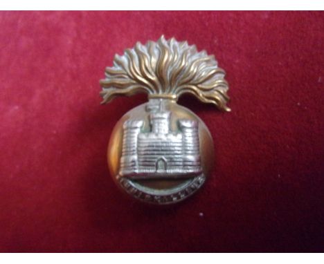 Royal Inniskilling Fusiliers WWI Officers Cap Badge (Gilt), slider, second type with right facing flag. K&amp;K: 633-Royal In