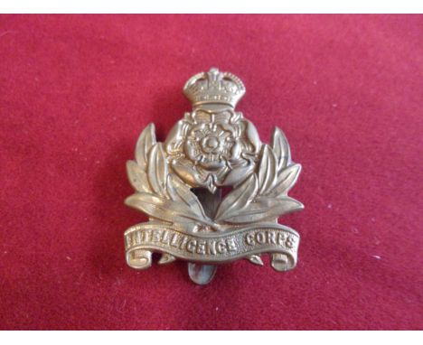 Intelligence Corps WWII Cap Badge (Gilding-metal), Slider and made J.R. Gaunt. Design sealed 11th August 1940. K&amp;K: 2152