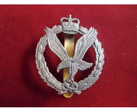 Army Air Corps EIIR Cap Badge (Silver-plate), two lugs. Design reformed in 1957. K&amp;K: 2056