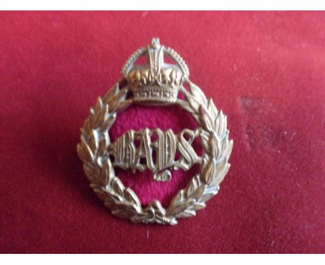 2nd Dragoon Guards (Queen's Bays) Victorian  Cavalry Field-Service 1896-1922 Cap Badge (Brass with red felt backing), two lug