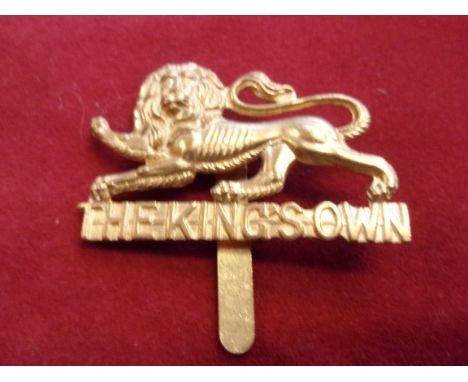 The King's Own Regiment WWII Cap Badge (Gilt), slider, as worn by the Territorial Army as shown by the line behind the script