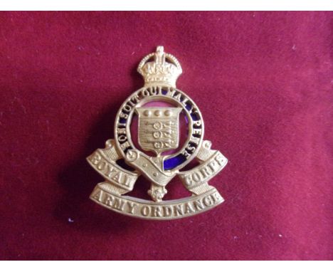 Royal Army Ordnance Corps Officers Forage Cap Badge (Gilt and enamel), tab fitting, issued between 1919-1947. K&amp;K: 1025