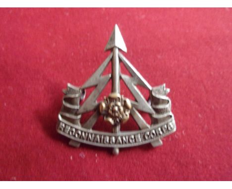Reconnaissance Corps (Yorkshire Division) WWII Officers Cap Badge (Bi-metal), two lugs. K&amp;K: 1926
