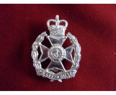 The Prince of Wales Own (West Yorkshire Regiment) 7th &amp; 8th Battalions (Leeds Rifles) WWII Cap Badge (Silver-plated brass