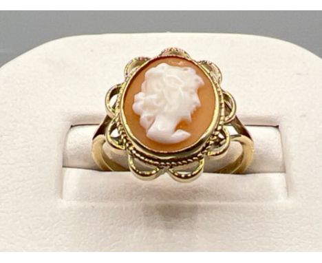 Ladies 9ct gold cameo ring. 2.6g size M