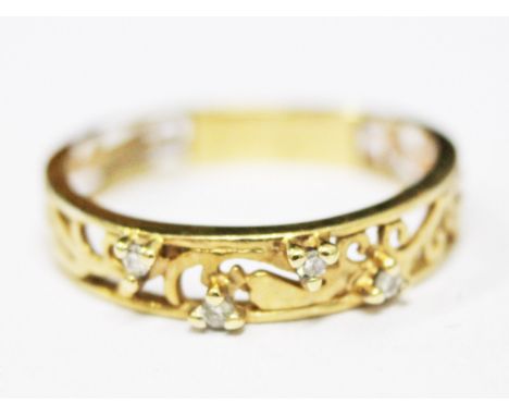 A yellow metal diamond ring, size M, gross wt. 1.4g.