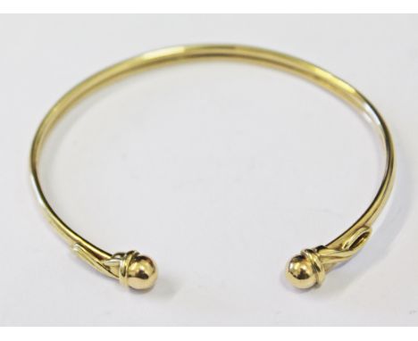 A 9ct gold bangle, wt. 5.2g.