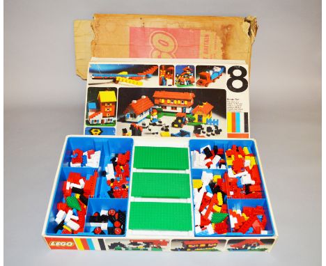 Lego Vintage Sets 8 and 355. Set 8 is still in outer card packaging, Both appear VG but not checked for completeness