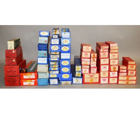 OO Gauge. Forty five boxed items of Hornby Dublo track and accessories, contents unchecked for completeness, together with el